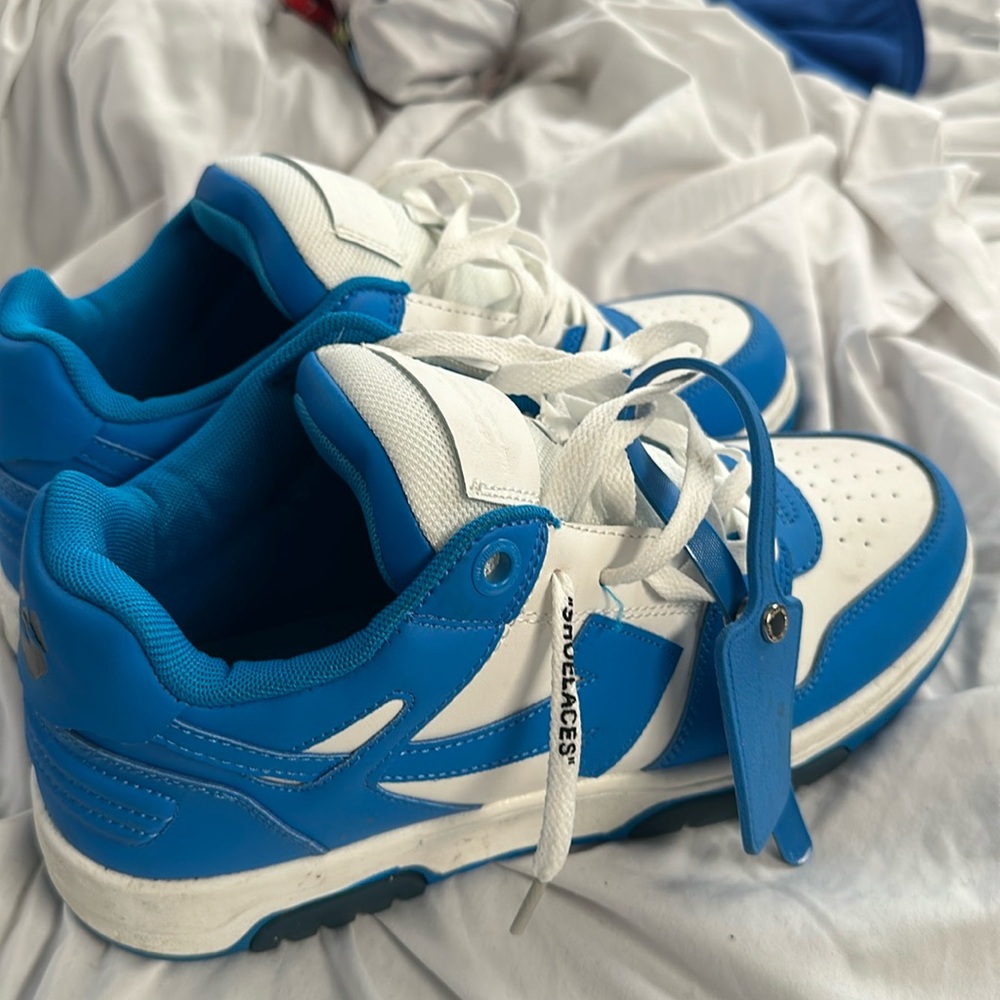 OFF WHITES !
